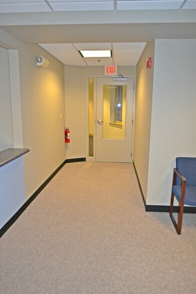 More Photos Of 430 Park Ave, Highland Park Office For Lease