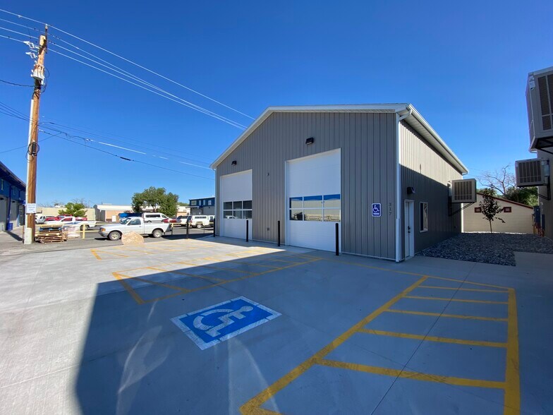 Primary Photo Of 317 N 7th Street, Montrose Light Distribution For Sale