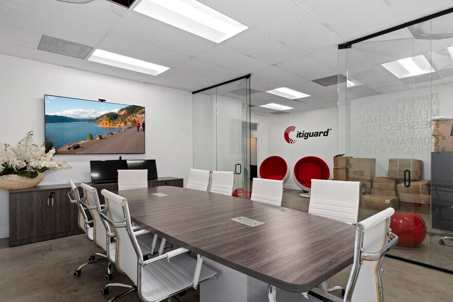 More Photos Of 22736 Vanowen St, Woodland Hills Office For Lease