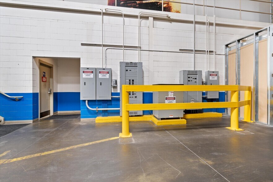 More Photos Of 2101 O'Neil Rd, Hudson Warehouse For Lease