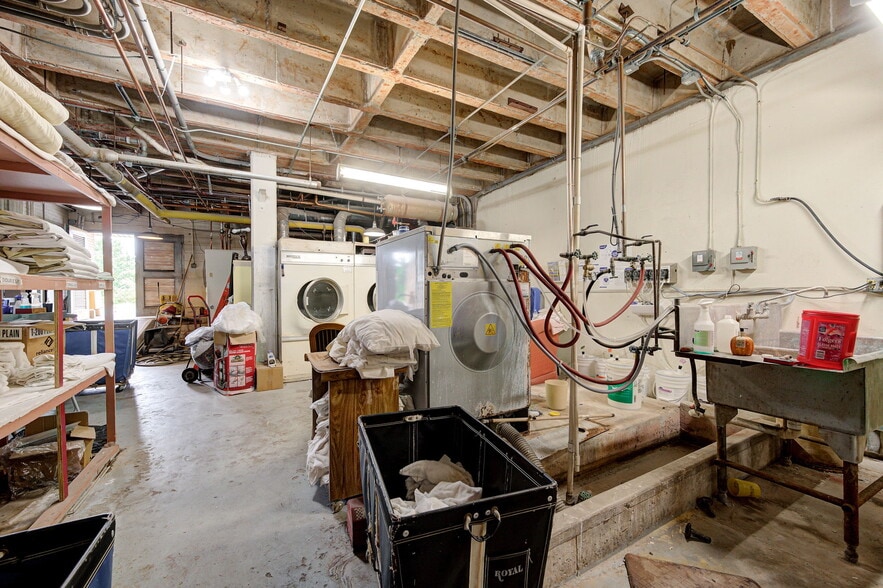 More Photos Of 1400 NE 63rd St, Oklahoma City Hotel For Sale
