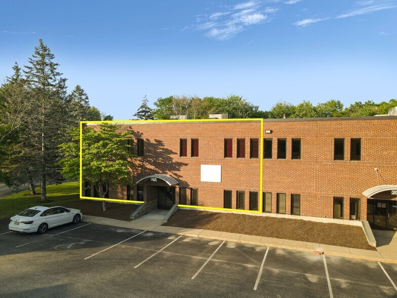 More Photos Of 6 Blackstone Valley Pl, Lincoln Medical For Sale