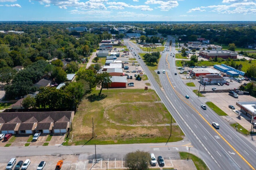 More Photos Of 1038 N Velasco St, Angleton Land For Lease