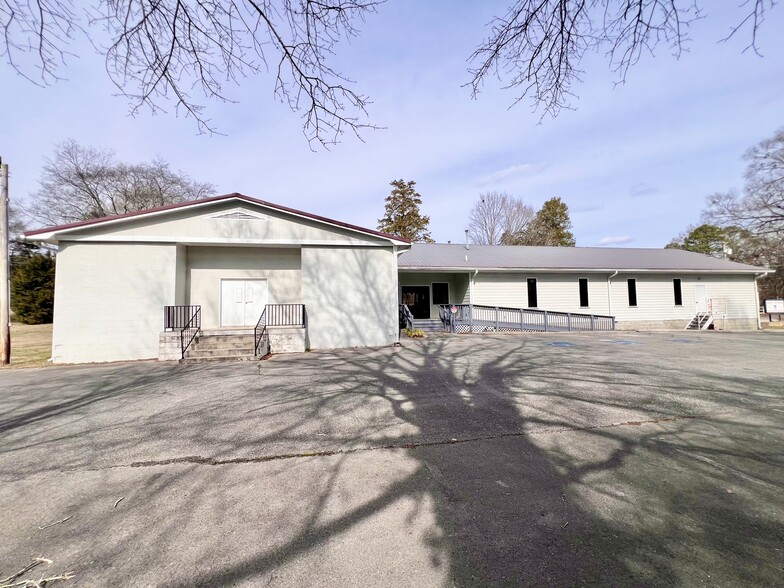 More Photos Of 703 N Main St, LaFayette Religious Facility For Sale