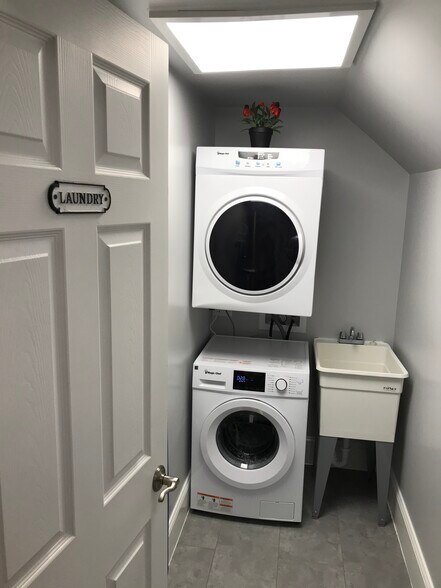 More Photos Of 11058 Shook Rd, Romulus Office Residential For Sale