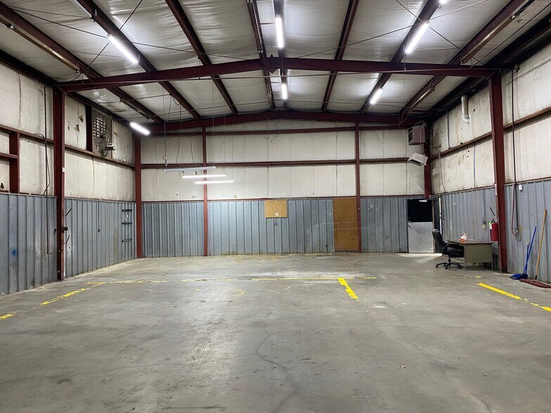 More Photos Of 407 S Eason Blvd, Tupelo Warehouse For Sale