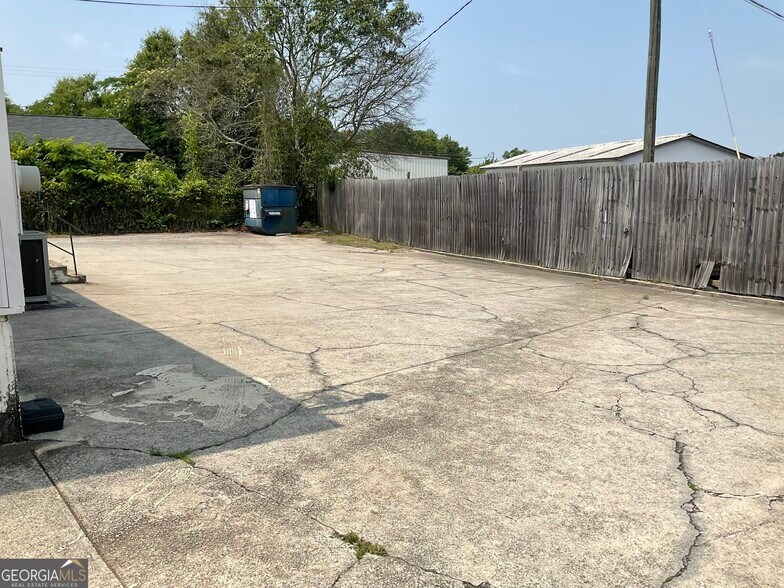 More Photos Of 1040 Irwin Bridge Rd NW, Conyers Light Distribution For Sale