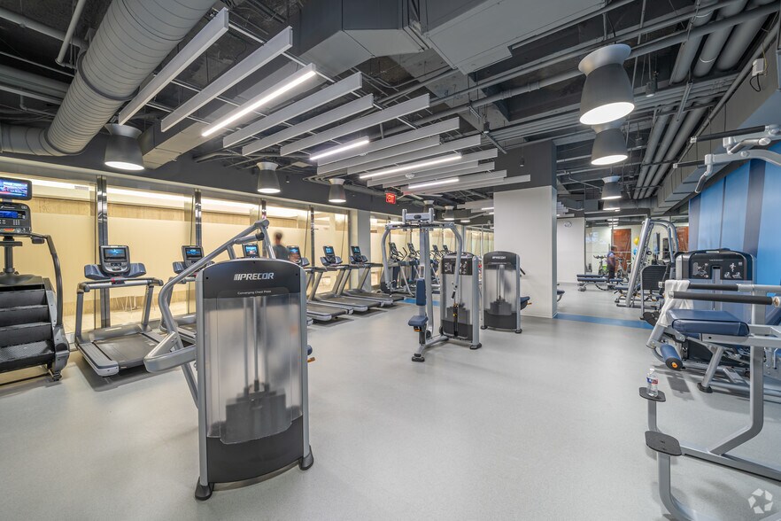 More Photos Of 811 Louisiana St, Houston Office For Lease