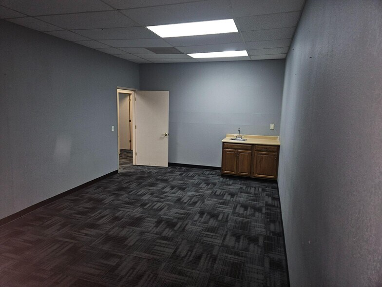 More Photos Of 16027-16029 SE McLoughlin blvd, Milwaukie Freestanding For Lease