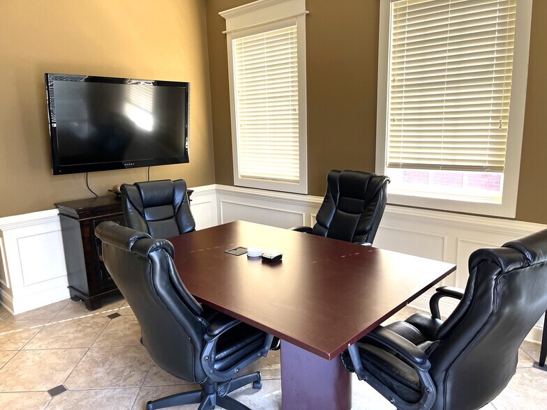 More Photos Of 1155 Halle Park Cir, Collierville Office For Lease