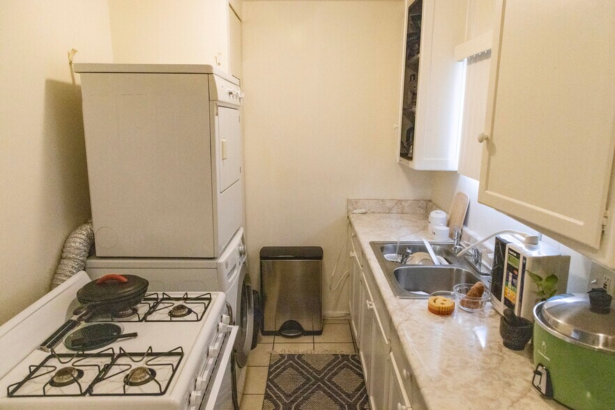 More Photos Of 2569 N Lincoln St, Burbank Multifamily For Sale