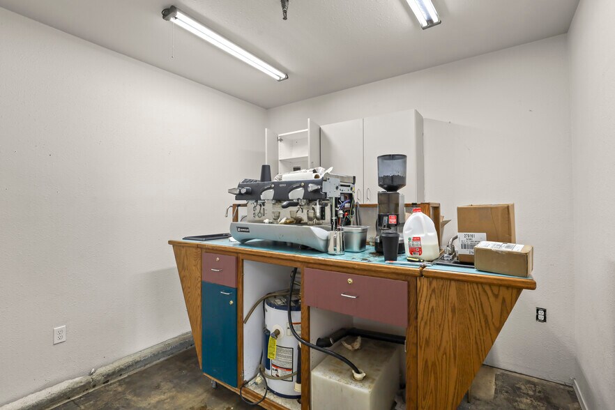 More Photos Of 3038 E Trent Ave, Spokane Warehouse For Lease