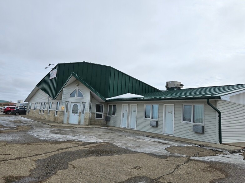 More Photos Of 238 Sims Ave, Weyburn Hotel For Sale
