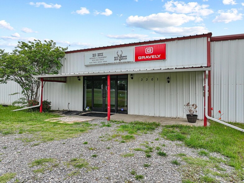 More Photos Of 3301 S State Highway 121, Bonham Showroom For Sale