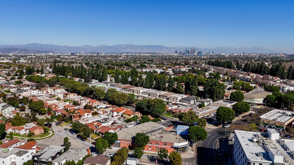 More Photos Of 3443 W 43rd St, Los Angeles Auto Repair For Lease