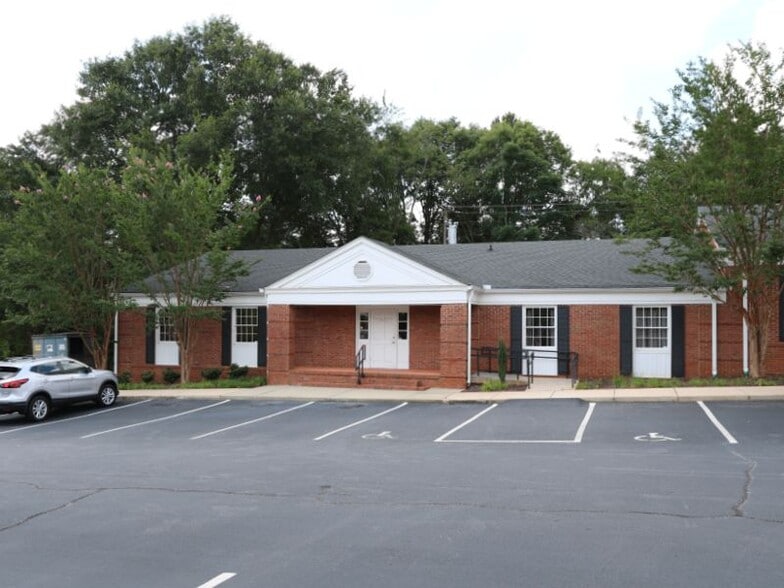 Primary Photo Of 1011 Grove Rd, Greenville Medical For Sale