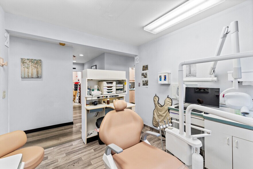 More Photos Of 235 W Noble Ave, Visalia Medical For Sale