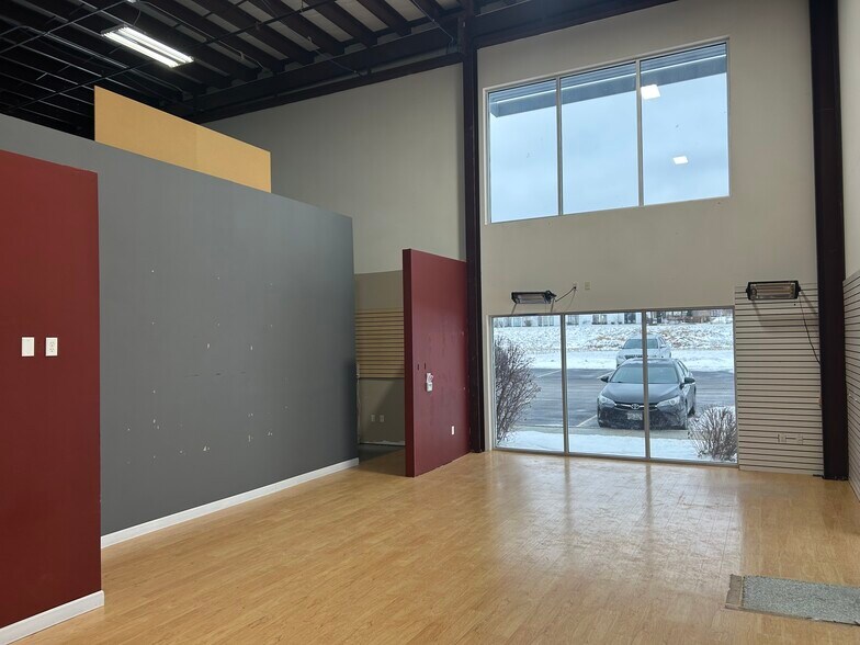 More Photos Of 807 Liberty Dr, Verona Flex For Lease