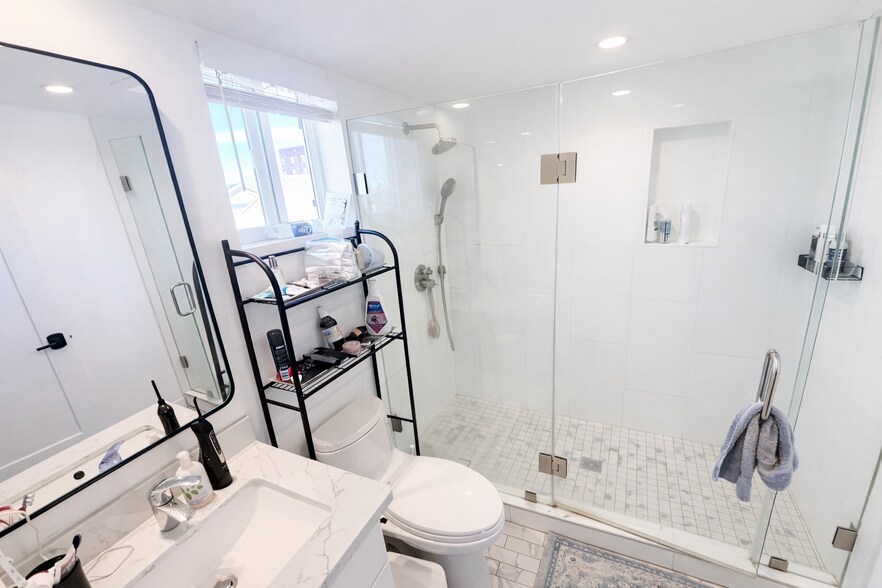 More Photos Of 2045 Emerson St, Berkeley Apartments For Sale