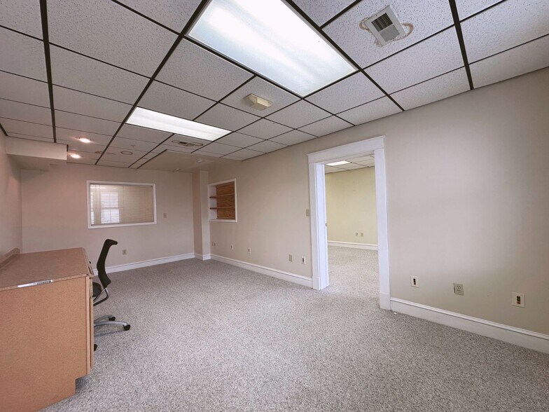 More Photos Of 104-110 S Hill Ave, South Hill Office Residential For Lease