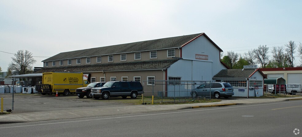 More Photos Of 2721 S Main Rd, Lebanon Freestanding For Sale