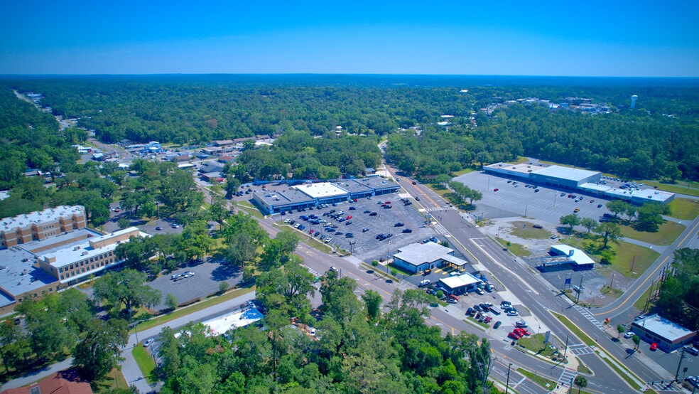 More Photos Of 650-698 S Broad St, Brooksville Unknown For Lease