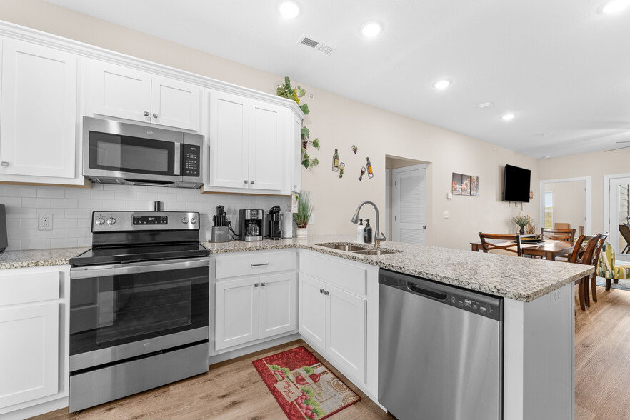 More Photos Of 3002 N Vineyards Ter, Branson General Retail For Sale