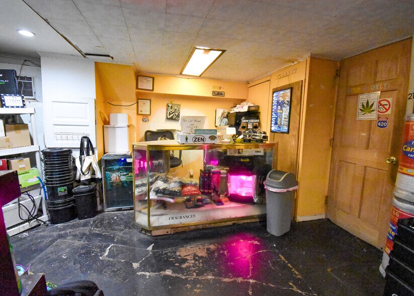 More Photos Of 2337 18th St NW, Washington Storefront Retail Residential For Lease