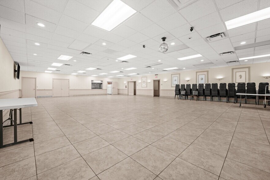 More Photos Of 917 SE 47th Ter, Cape Coral Restaurant For Sale