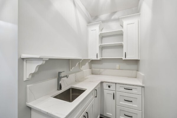 More Photos Of 728 S Spring St, Manchester Specialty For Sale