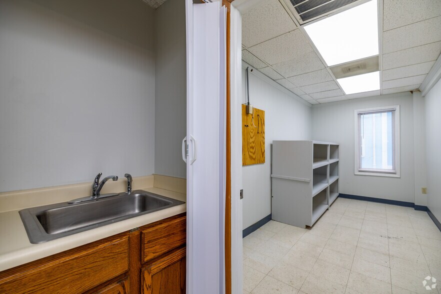 More Photos Of 6230-6360 Busch Blvd, Columbus Unknown For Lease