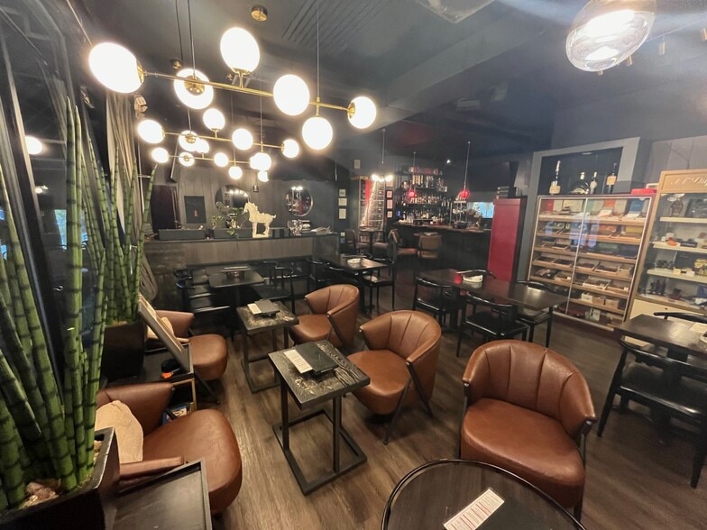 More Photos Of 621 N Fort Wayne Ave, Indianapolis Restaurant For Sale