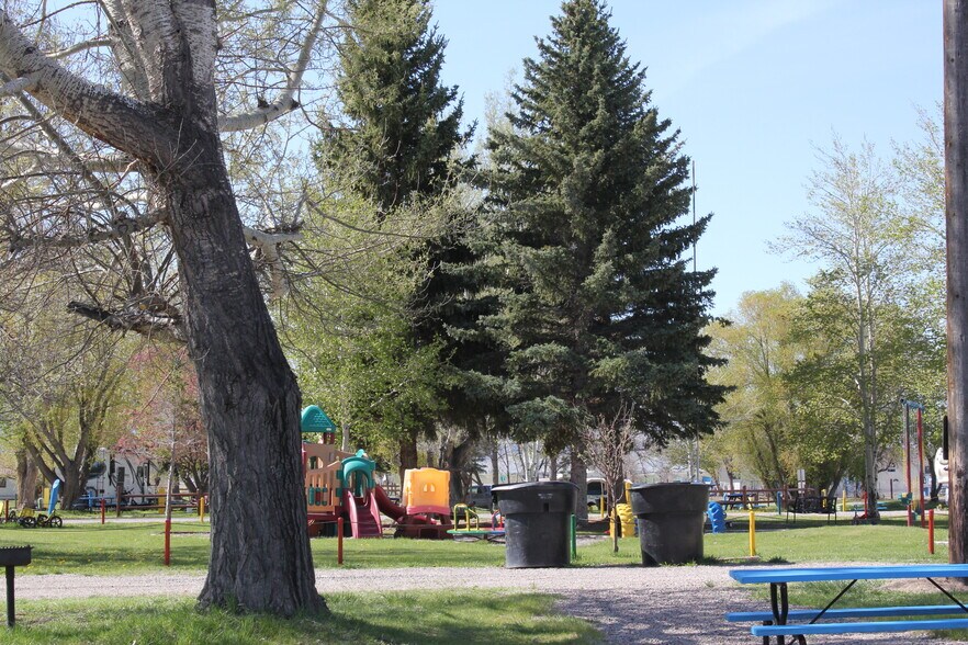 More Photos Of 735 W Park St, Dillon Trailer Camper Park For Sale