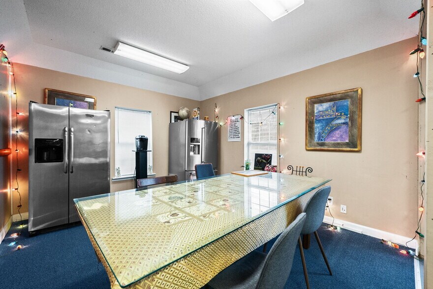 More Photos Of 1959 Fort Campbell Blvd, Clarksville Freestanding For Sale