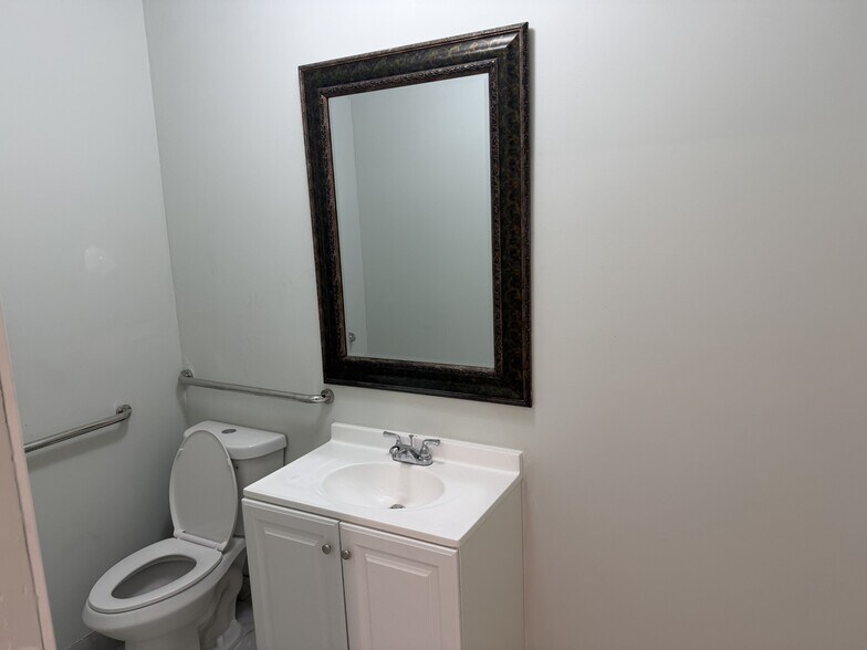 More Photos Of 5005 Edgewater Dr, Orlando Convenience Store For Sale