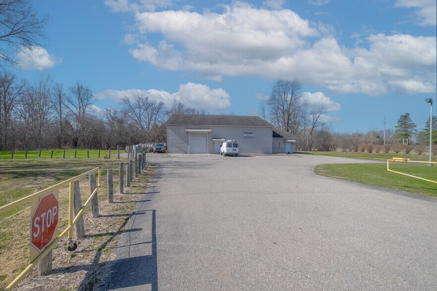 More Photos Of 2170 Lavelle Rd, Flint Flex For Sale