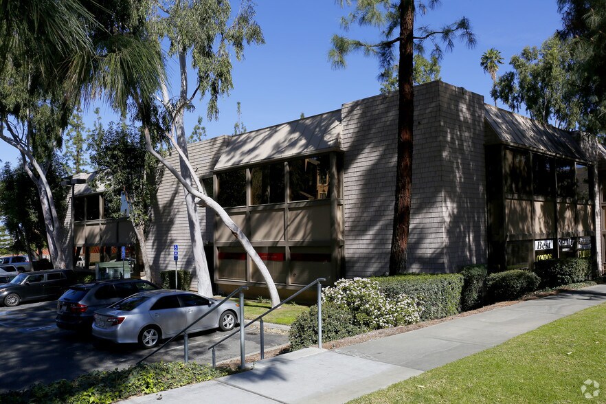 More Photos Of 5053 La Mart Dr, Riverside Medical For Sale