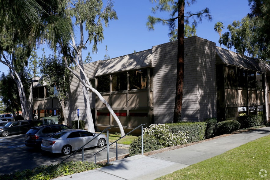 More Photos Of 5053 La Mart Dr, Riverside Medical For Sale