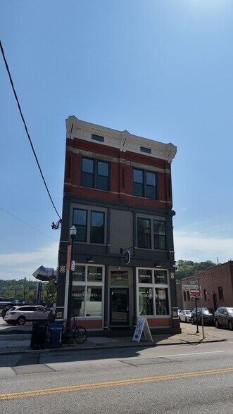 More Photos Of 4024 Hamilton Ave, Cincinnati Freestanding For Lease