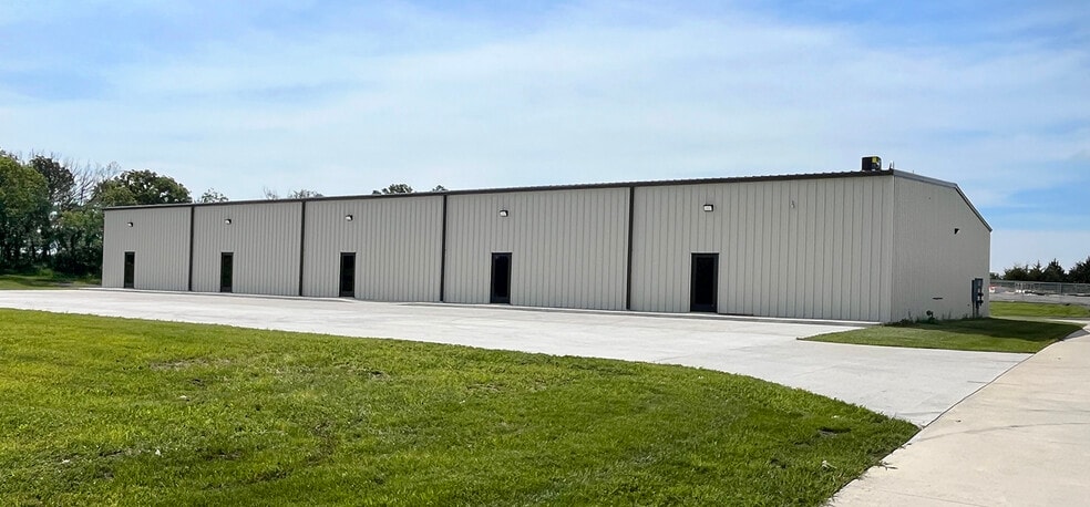 Primary Photo Of 307 SE 53rd St, Topeka Industrial For Lease
