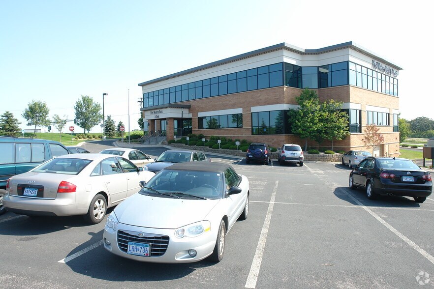 More Photos Of 100 Prairie Center Dr, Eden Prairie Office For Lease