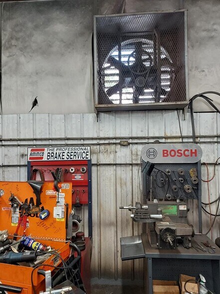 More Photos Of 301 N Logan St, Gaffney Auto Repair For Sale