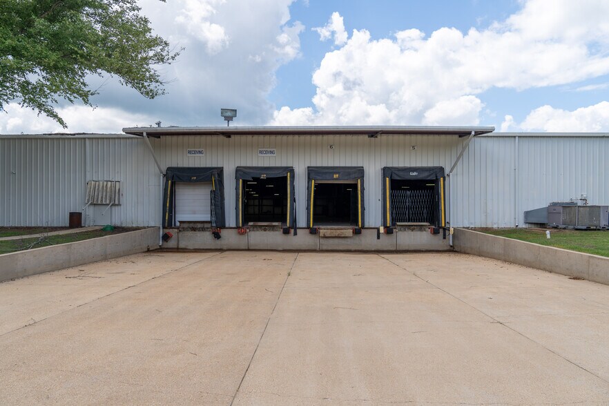 More Photos Of 212 Industrial Park Rd, Starkville Warehouse For Lease