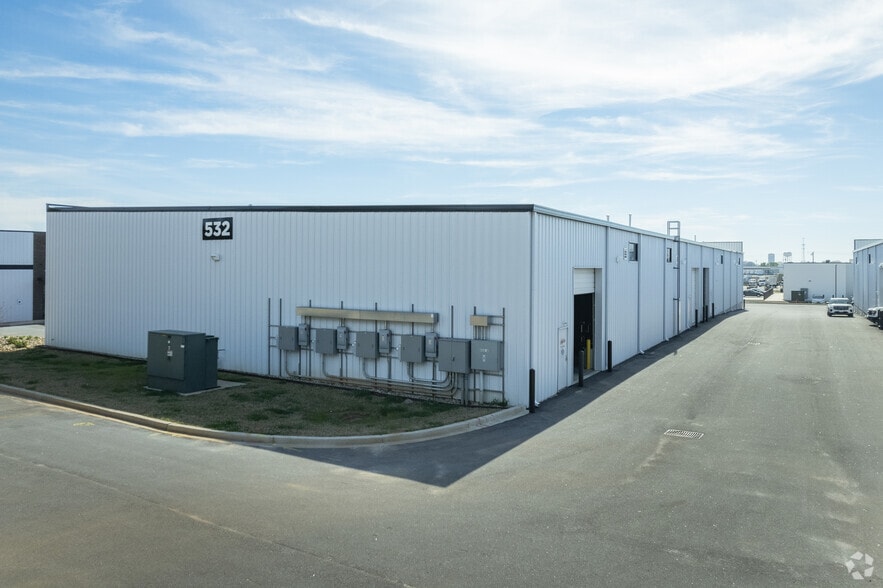 More Photos Of 532 Mayfield Rd, Duncan Warehouse For Lease