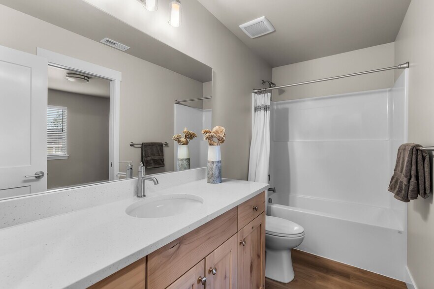 More Photos Of 63281 NW Ski Ln, Bend Multifamily For Sale