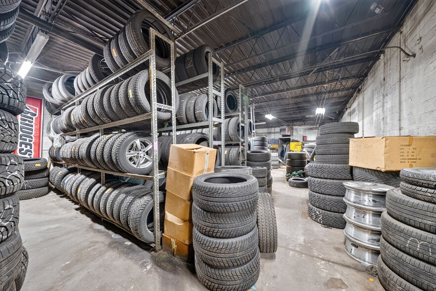 More Photos Of 5009 Xerxes Ave S, Minneapolis Auto Repair For Sale