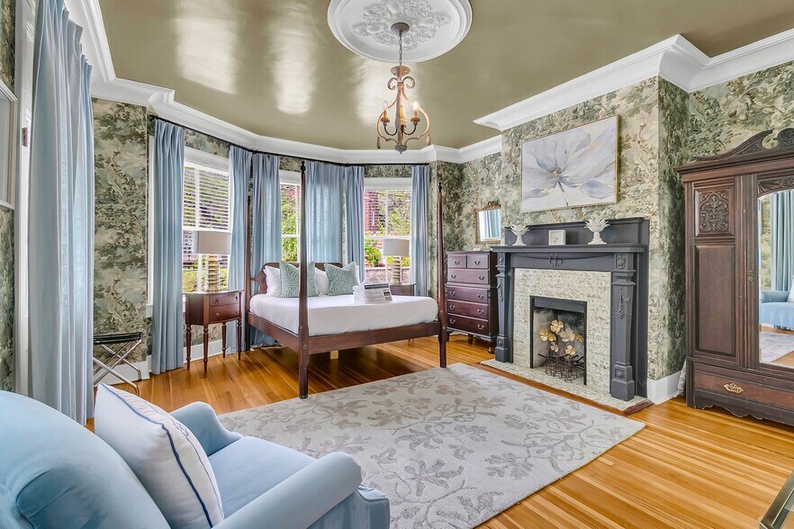 More Photos Of 184 Ashley Ave, Charleston Specialty For Sale