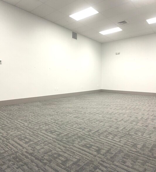 More Photos Of 130-176 Blue Lakes Blvd N, Twin Falls General Retail For Lease