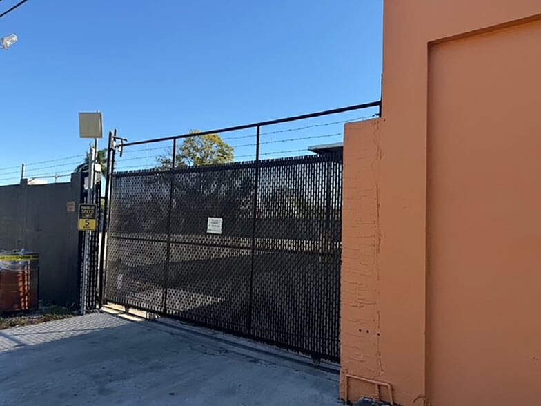 More Photos Of 1636 NE 12th Ter, Fort Lauderdale Manufacturing For Lease