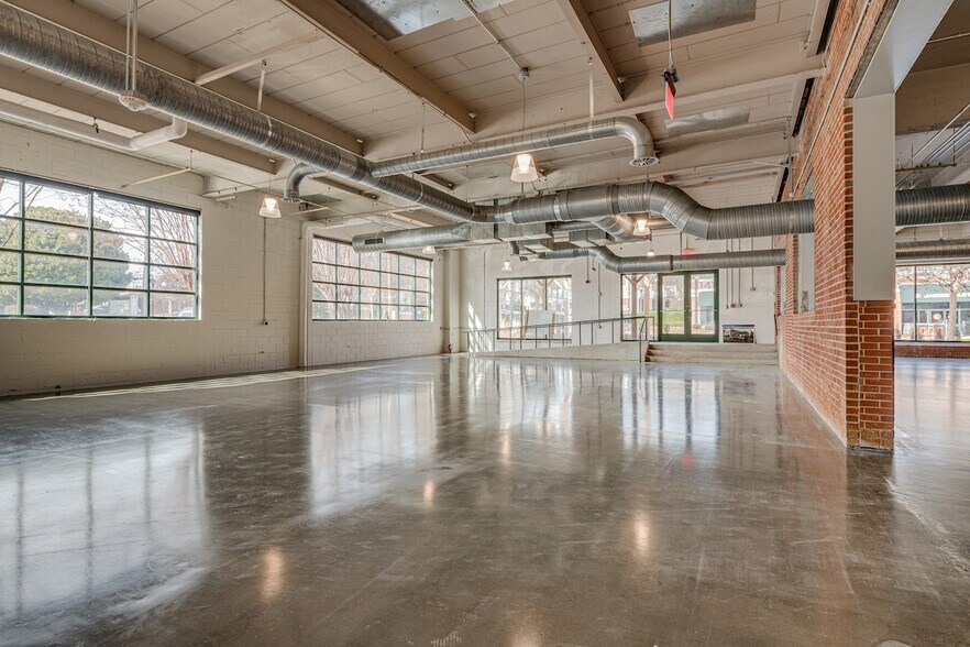 More Photos Of 1401 W Morehead St, Charlotte Office For Lease
